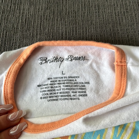 Britney Spears t-Shirt “baby tee style” - Picture 2 of 3